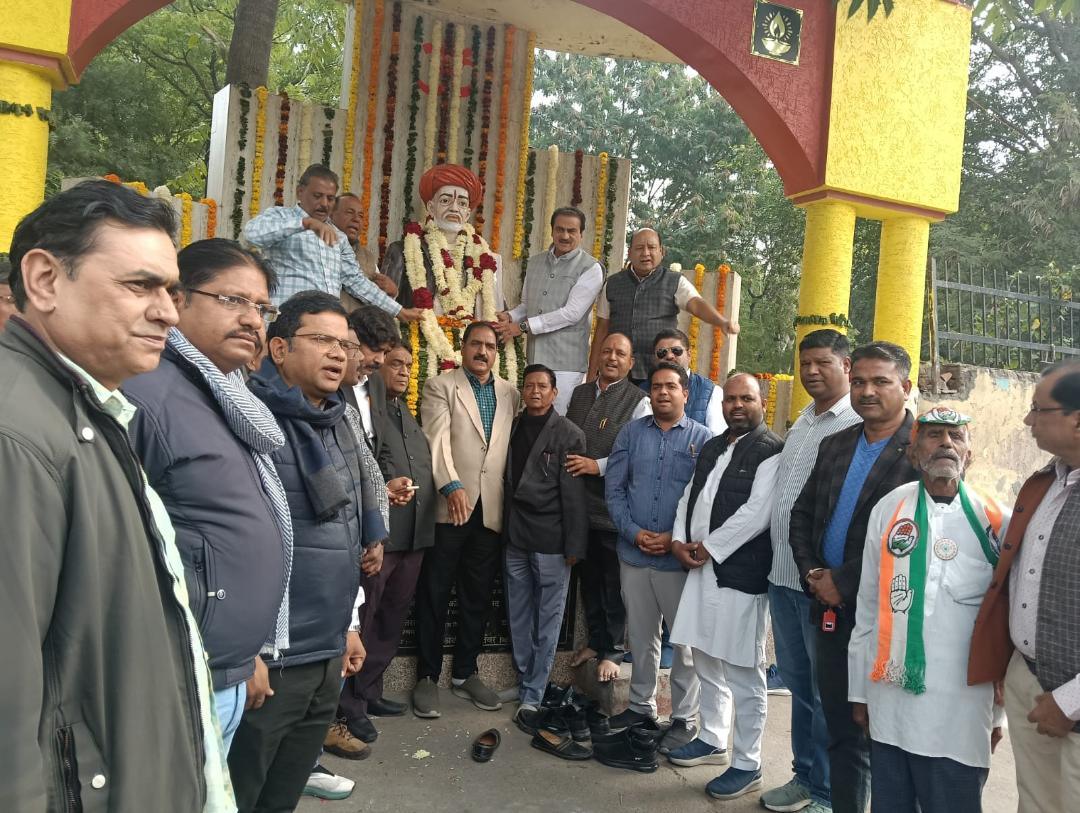 Congress Pays Tribute to Jyotiba Phule in Ajmer on His Death Anniversary
