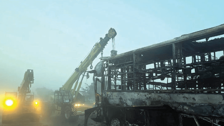 Dense Fog Triggers Deadly Pile-Up on Yamuna Expressway, 13 Killed