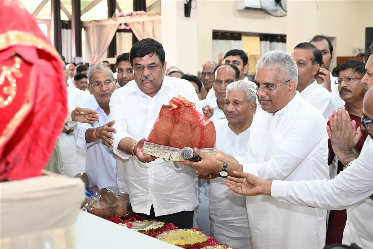 Union Minister Bhupender Yadav & State Minister Sanjay Sharma Seek Blessings at Chaturmas Mangal Pravesh in Alwar